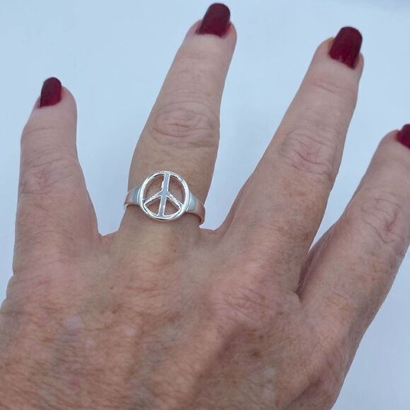 Sterling Silver Peace Sign Ring Sizes 7,8 - Picture 2 of 4